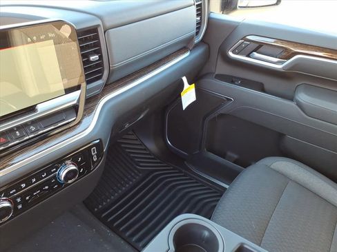 New 2026 GMC Sierra 2500 SLE w/ SLE Value Package; image 17