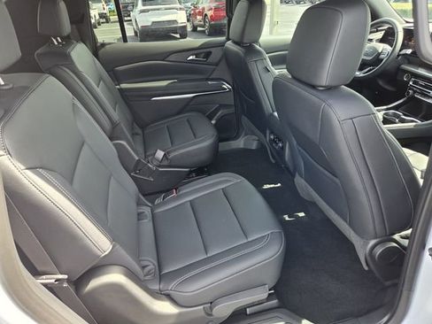 Used 2026 Chevrolet Traverse LT w/ Midnight/Sport Edition FWD image 18