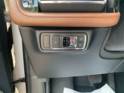 Used 2022 Lincoln Aviator Reserve w/ Equipment Group 201A AWD/4WD image 31