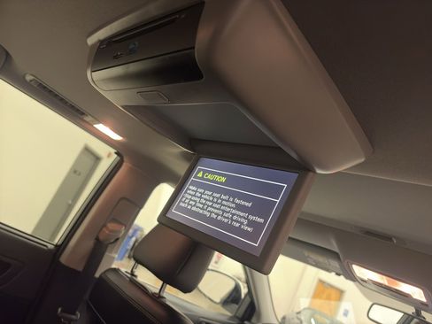 Used 2015 Toyota Highlander XLE image 19