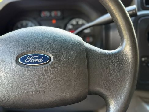 Used 2015 Ford E-350 and Econoline 350 Super Duty image 17