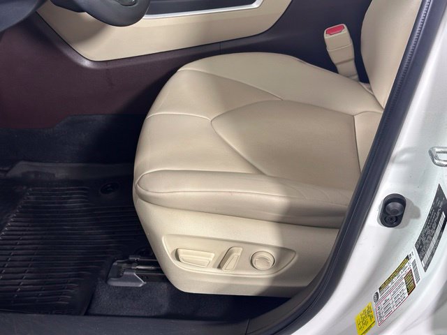 Used 2022 Toyota Highlander XLE AWD/4WD image 10
