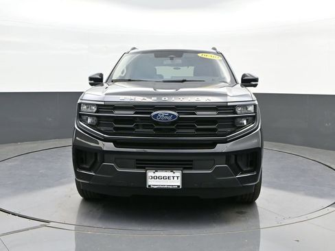 New 2025 Ford Expedition Active image 8