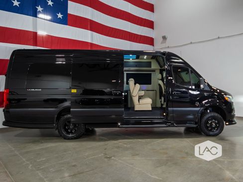 Used 2025 Mercedes-Benz Sprinter 3500 image 11