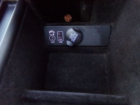 Used 2013 Jaguar XJ AWD image 39