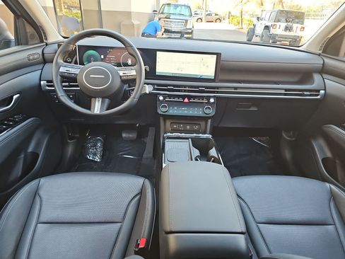 Used 2025 Hyundai Tucson Limited AWD/4WD image 14