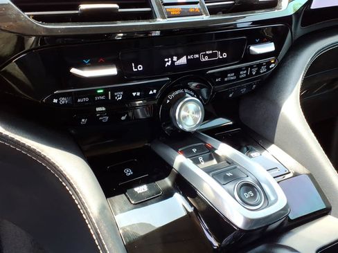 Used 2023 Acura MDX SH-AWD w/ Advance Package image 23