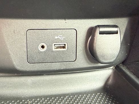 Used 2020 Nissan Rogue S FWD image 22