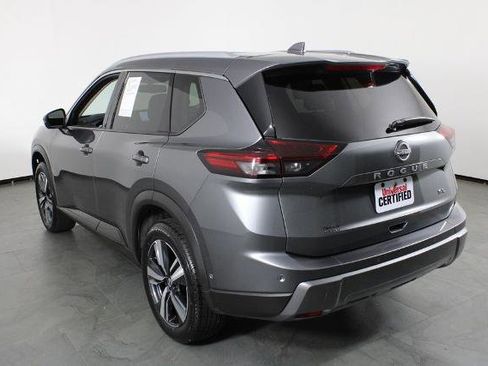 Certified 2026 Nissan Rogue SL FWD image 4
