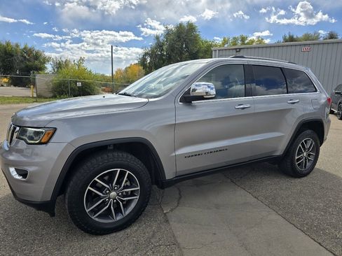 Used 2017 Jeep Grand Cherokee Limited w/ Luxury Group II image 10