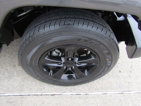 Used 2018 Jeep Wrangler Unlimited Sahara w/ Connectivity Group image 13