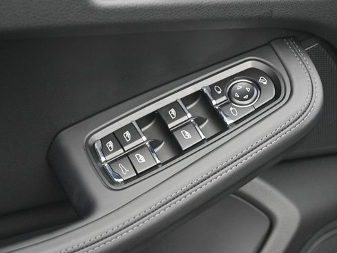 New 2026 Porsche Macan image 18