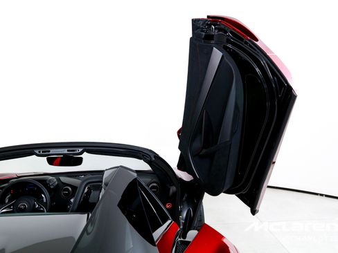 New 2026 McLaren 750S image 19