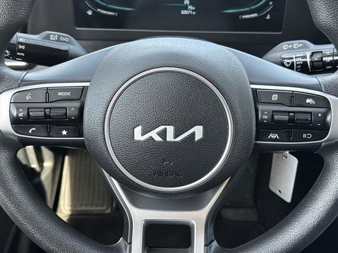Used 2025 Kia Sportage LX FWD image 12