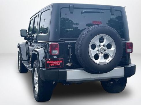 Used 2015 Jeep Wrangler Unlimited Sahara w/ Connectivity Group AWD/4WD image 12