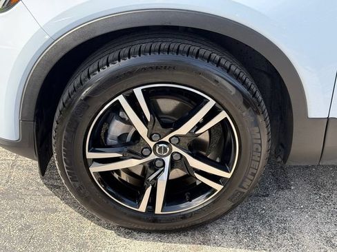 Certified 2024 Volvo XC40 B5 Core AWD/4WD image 11