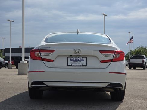 Used 2018 Honda Accord EX image 17