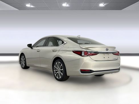 Used 2019 Lexus ES 300h w/ Premium Package FWD image 3