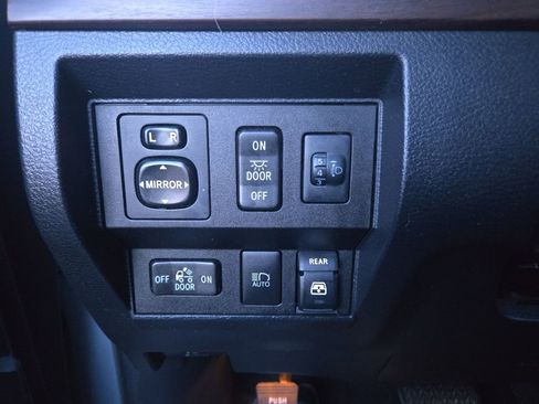 Used 2018 Toyota Tundra Limited w/ Limited Premium Package image 18