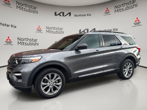 Used 2022 Ford Explorer XLT w/ Equipment Group 202A AWD/4WD image 2