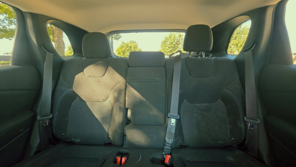 Used 2019 Jeep Cherokee Latitude w/ Popular Appearance Group FWD image 30