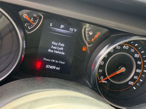 Used 2022 Jeep Gladiator Sport image 10