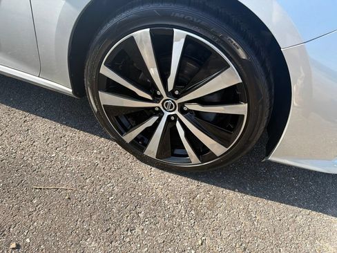 Used 2020 Nissan Altima 2.5 SR FWD image 9