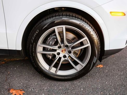 Used 2024 Porsche Cayenne image 6