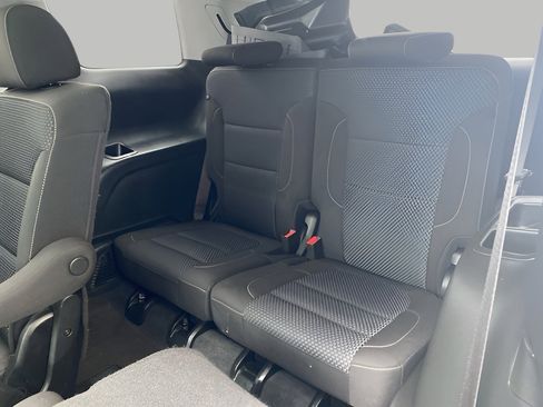 Used 2023 GMC Acadia SLE w/ Driver Convenience Package image 12