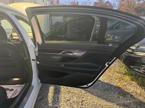 Used 2017 BMW 750i xDrive image 33