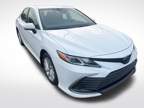 Used 2024 Toyota Camry LE image 7