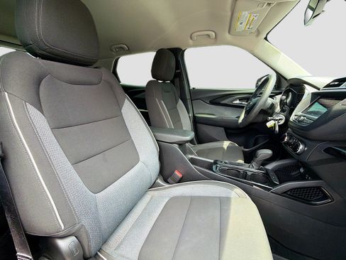 Used 2021 Chevrolet TrailBlazer LS FWD image 16