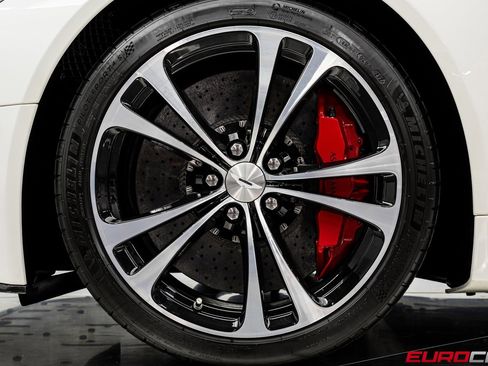 Used 2017 Aston Martin V12 Vantage S image 22