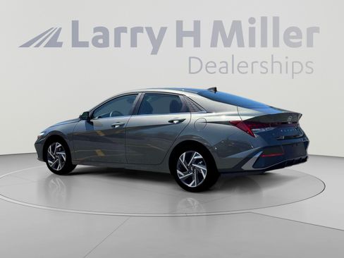 New 2026 Hyundai Elantra Limited FWD image 4