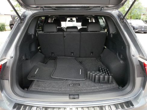 Certified 2023 Volkswagen Tiguan SE R-Line AWD/4WD image 18