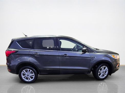Used 2019 Ford Escape SE image 2