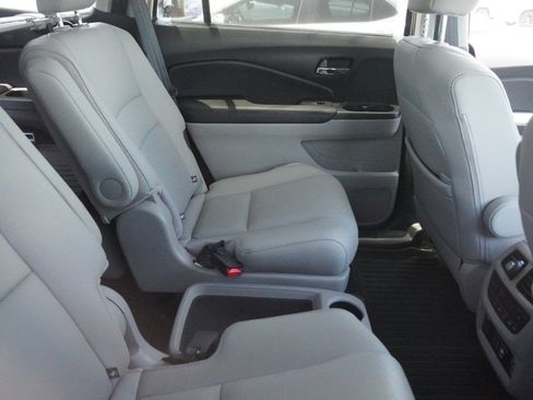 Used 2019 Honda Pilot Touring image 11