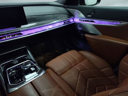 Certified 2023 BMW 760i xDrive w/ Luxury Rear Seating Package image 29