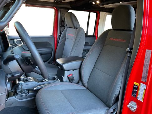 Used 2024 Jeep Wrangler Unlimited Rubicon w/ Technology Group image 26