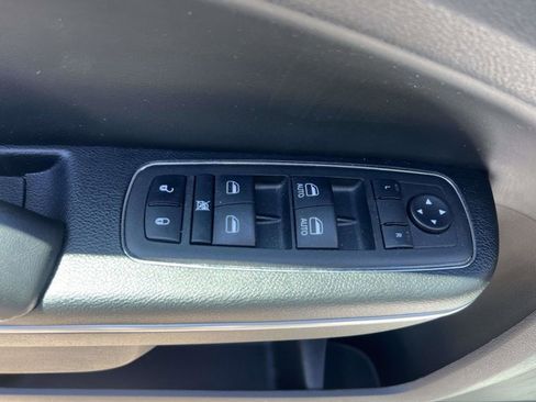 Used 2023 Chrysler 300 S w/ Comfort Group RWD image 17