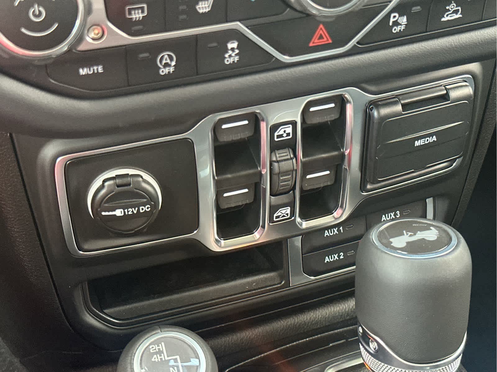 New 2026 Jeep Wrangler Unlimited Sahara AWD/4WD image 34