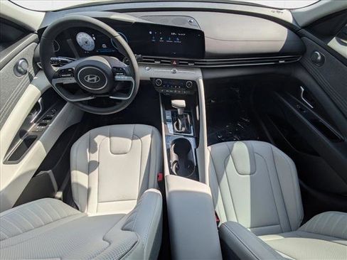New 2025 Hyundai Elantra Limited image 3