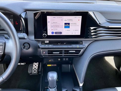 Used 2025 Toyota Camry SE image 7