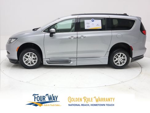 Used 2021 Chrysler Voyager Lxi FWD image 8