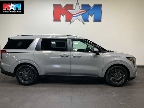 New 2026 Kia Carnival EX image 1