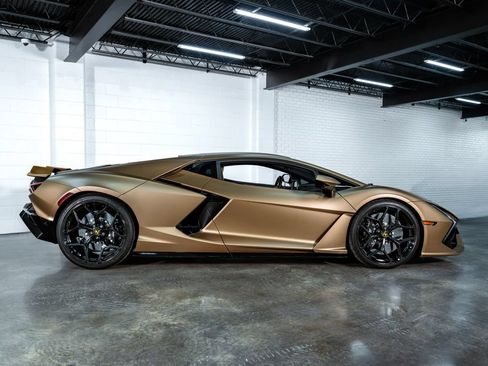 Used 2024 Lamborghini Revuelto AWD/4WD image 4