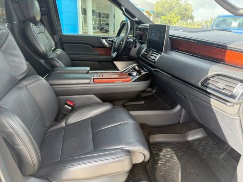 Used 2023 Lincoln Navigator Reserve RWD image 18
