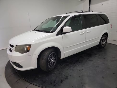 Used 2017 Dodge Grand Caravan GT FWD image 3