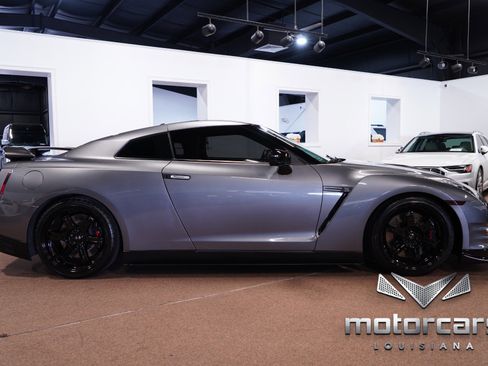 Used 2014 Nissan GT-R Black Edition image 8