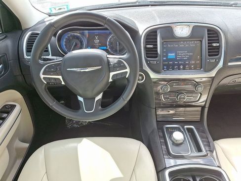 Used 2016 Chrysler 300 Limited image 12